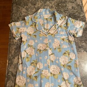 Bedhead pajama top EUC! Small Hydrangea Short-Sleeve Pajama Top - Light Blue